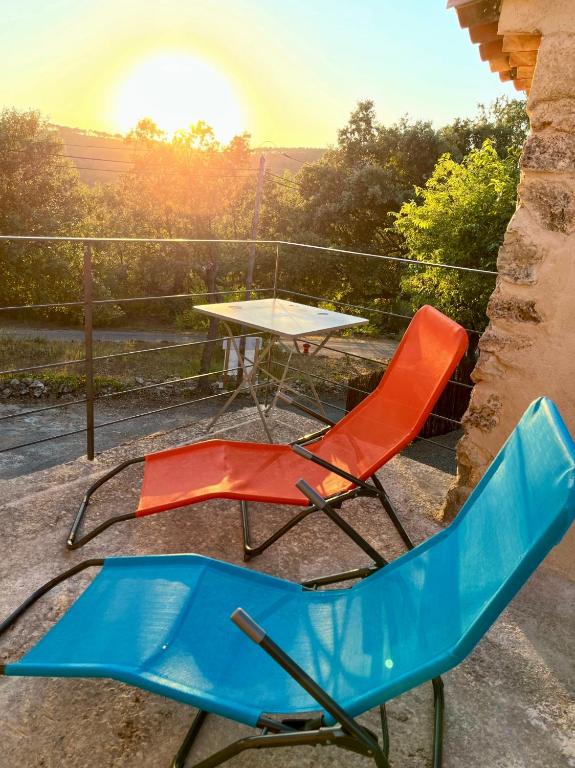 Zdjęcie z galerii obiektu La Parenthèse du Var - Gîte avec grande terrasse vue sur piscine w mieście Saint Antonin du Var