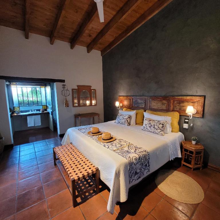 Postel nebo postele na pokoji v ubytování Finca La Saucina Casa de Campo