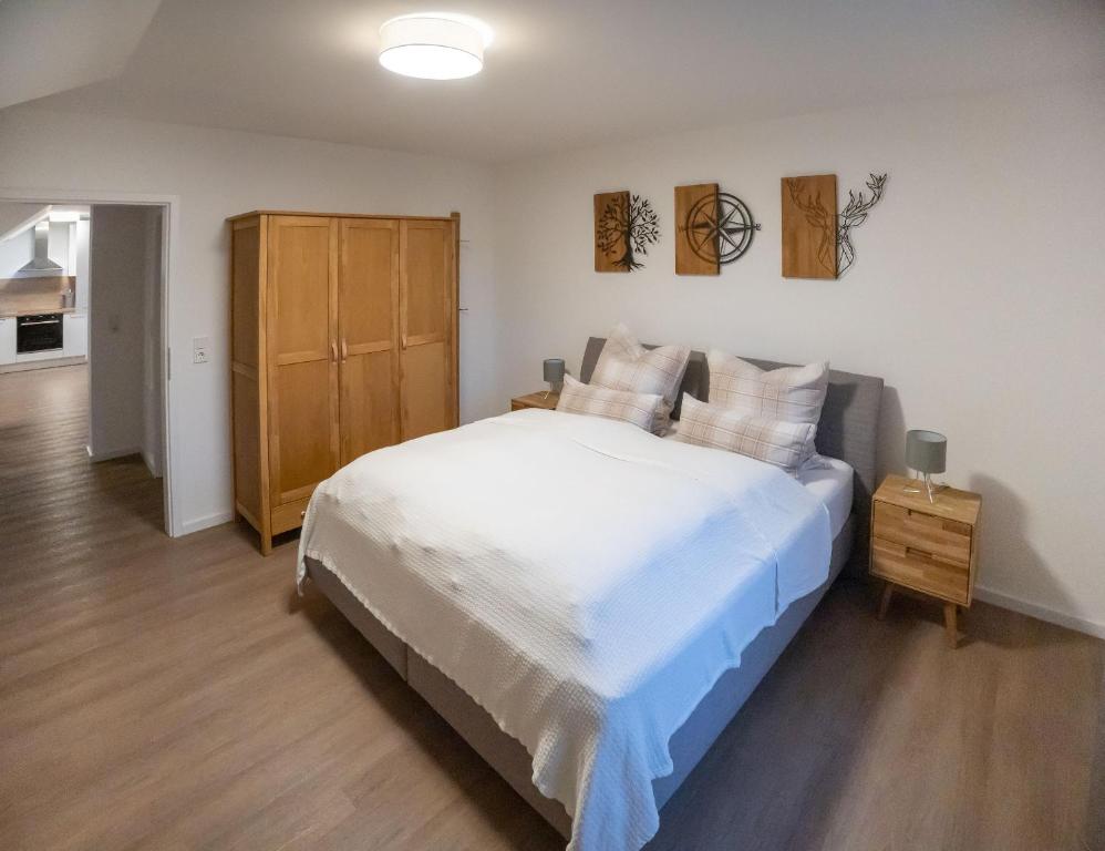Postel nebo postele na pokoji v ubytování High-quality renovated apt (TLA/Tlf/TDY-RAB)