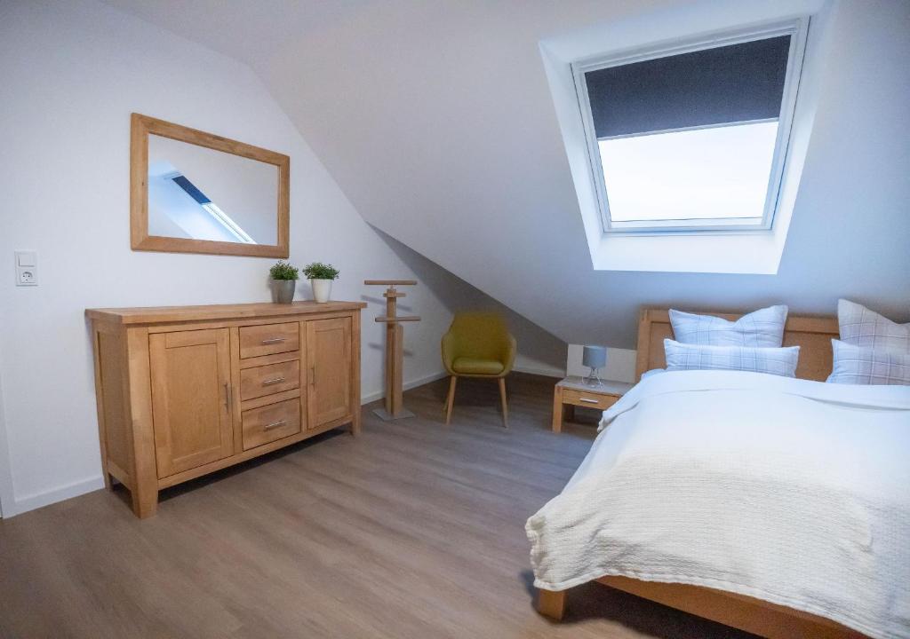 Postel nebo postele na pokoji v ubytování High-quality renovated apt (TLA/Tlf/TDY-RAB)