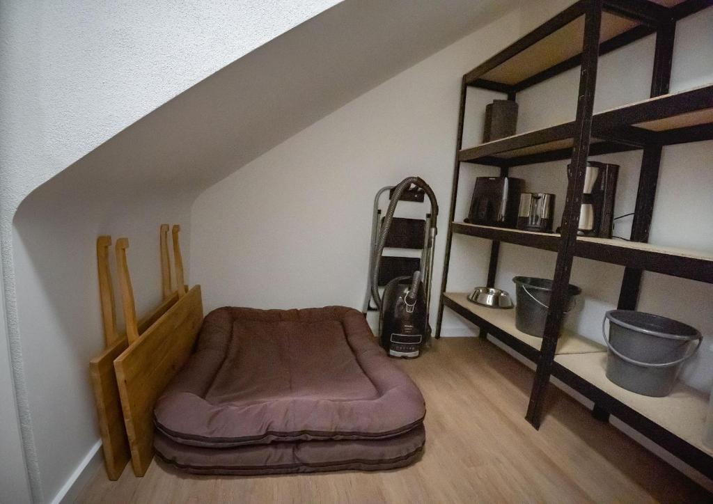 Postel nebo postele na pokoji v ubytování High-quality renovated apt (TLA/Tlf/TDY-RAB)
