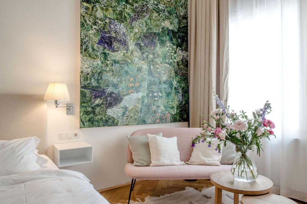 Postel nebo postele na pokoji v ubytování Small Luxury Hotel Altstadt Vienna
