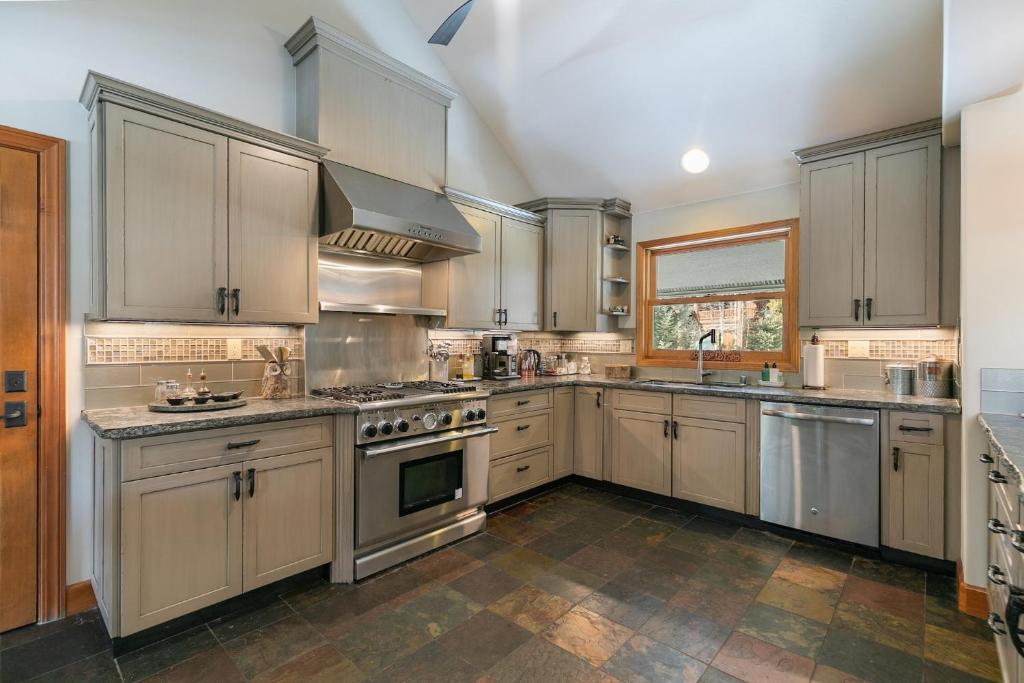 Olympic Valley - Winding Creek Lodge, Olympic Valley (updated prices 2024)