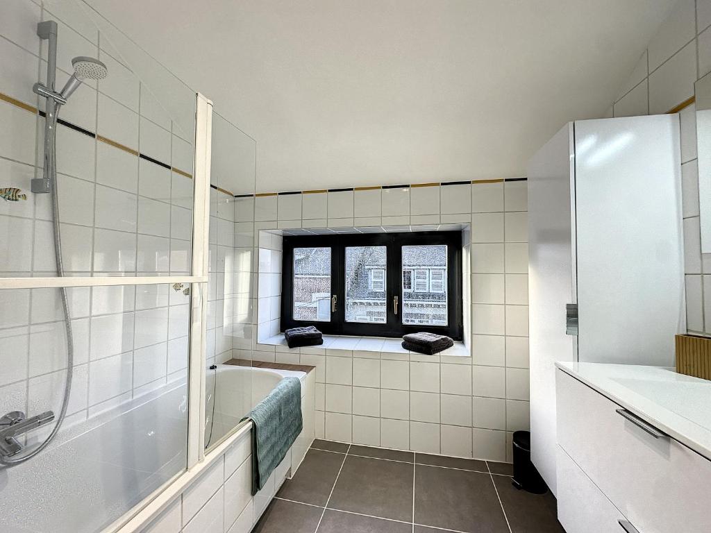 Koupelna v ubytování Le Cocon de Han duplex spacieux au pied des Grottes