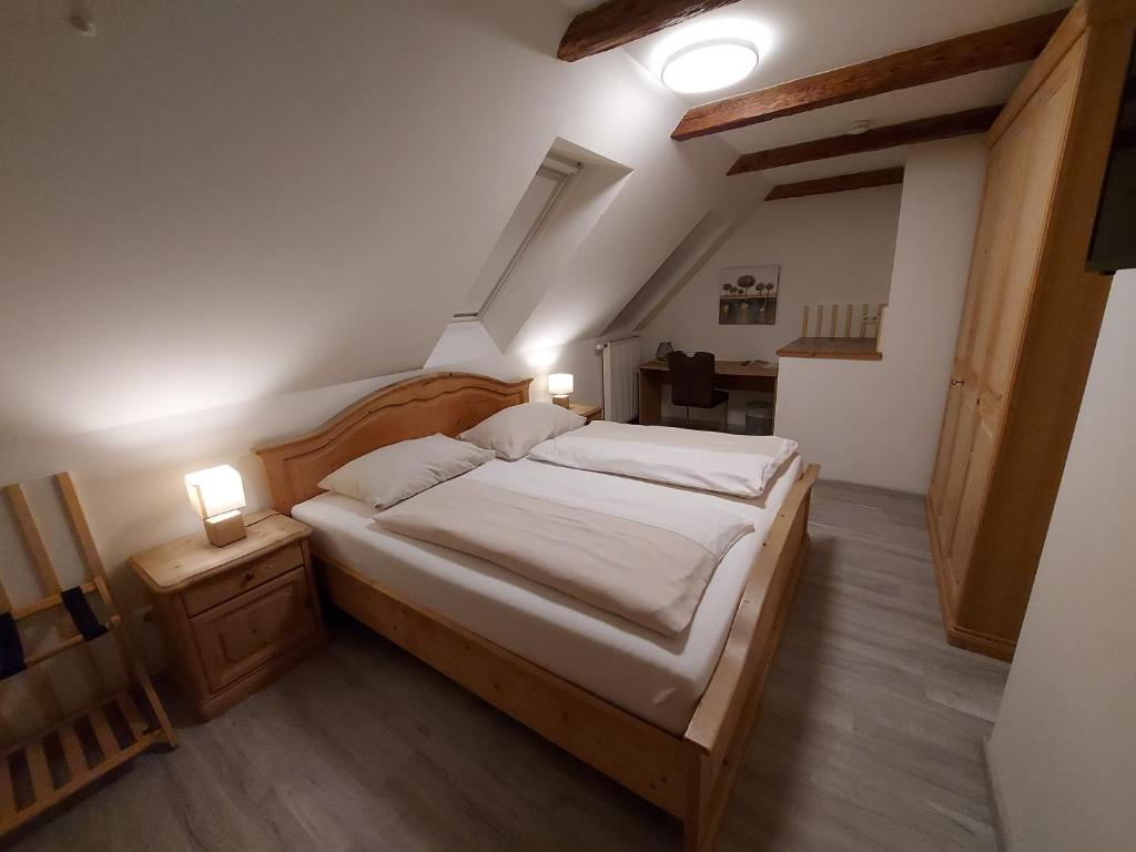 Postel nebo postele na pokoji v ubytování Wollsdorferhof