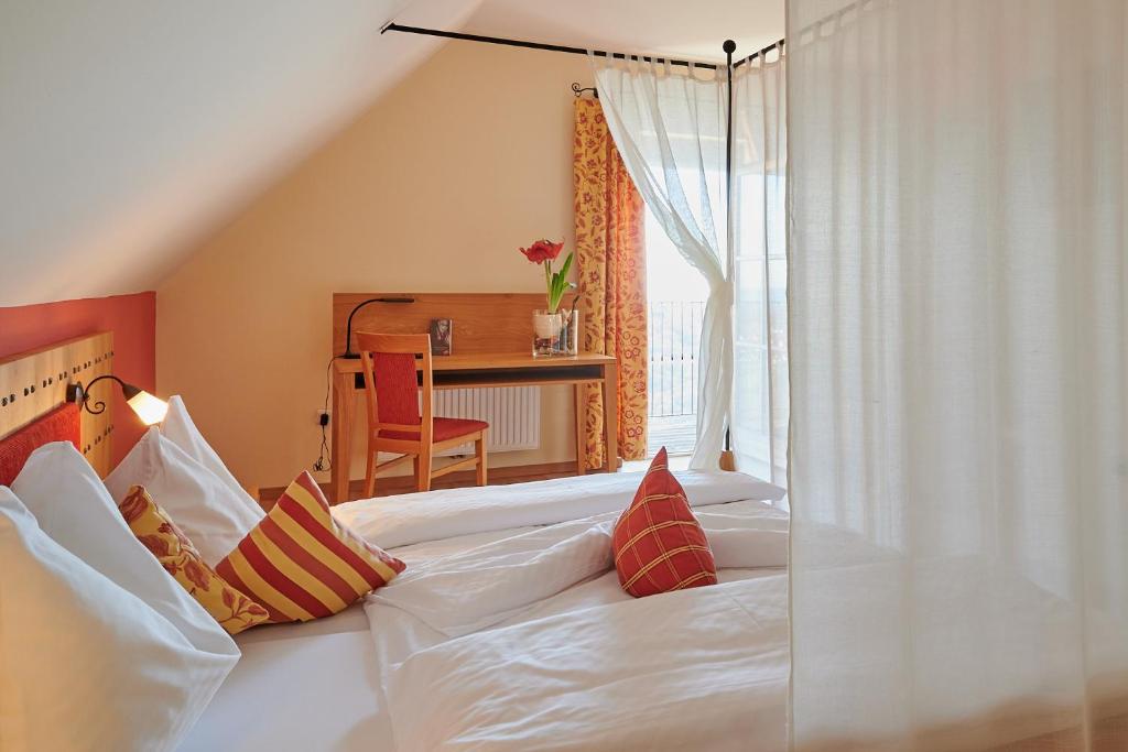 Postel nebo postele na pokoji v ubytování Winzerzimmer Scharl