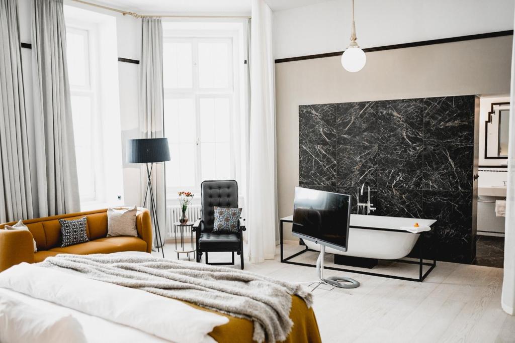 Postel nebo postele na pokoji v ubytování Small Luxury Hotel Altstadt Vienna