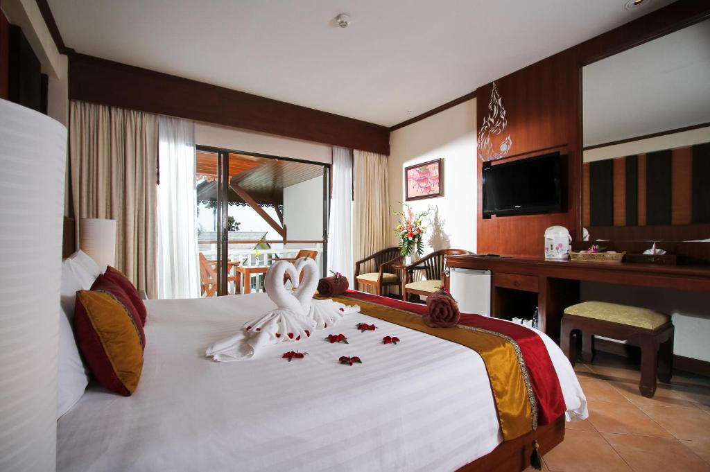 TV a/nebo společenská místnost v ubytování Baan Karonburi Resort