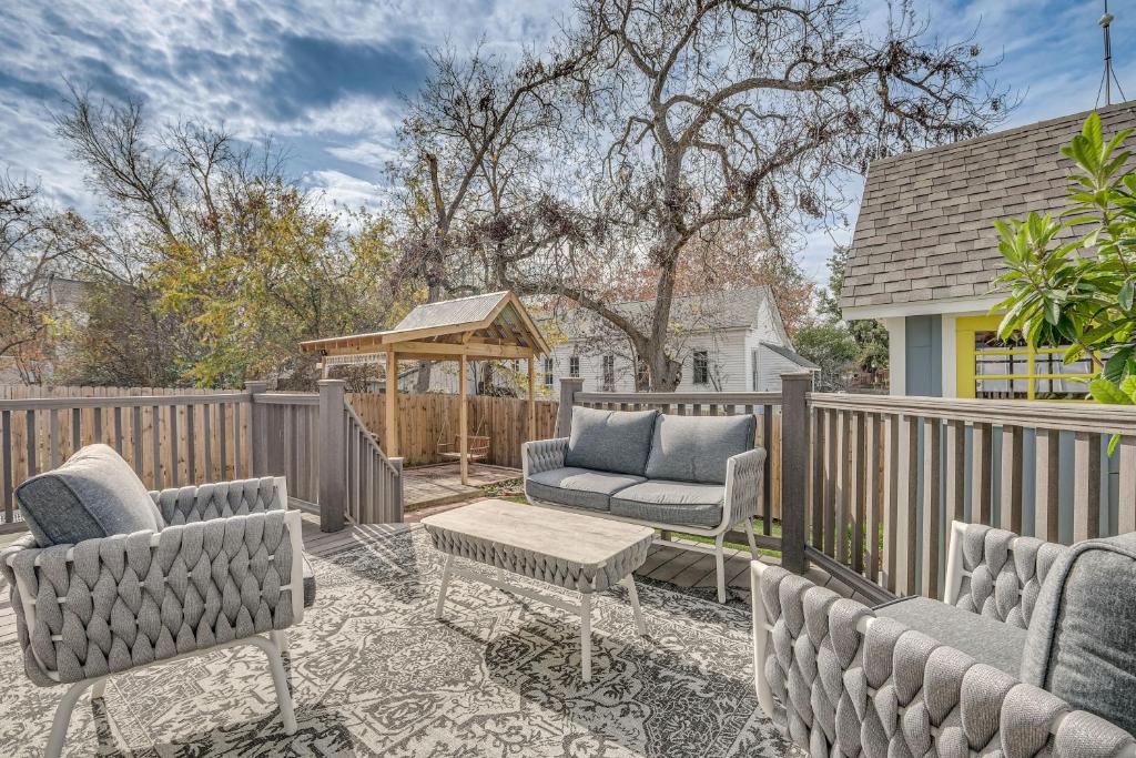 Brenham Rental with Deck, Yard Less Than 1 Mi to Downtown!, Brenham (updated prices 2024)