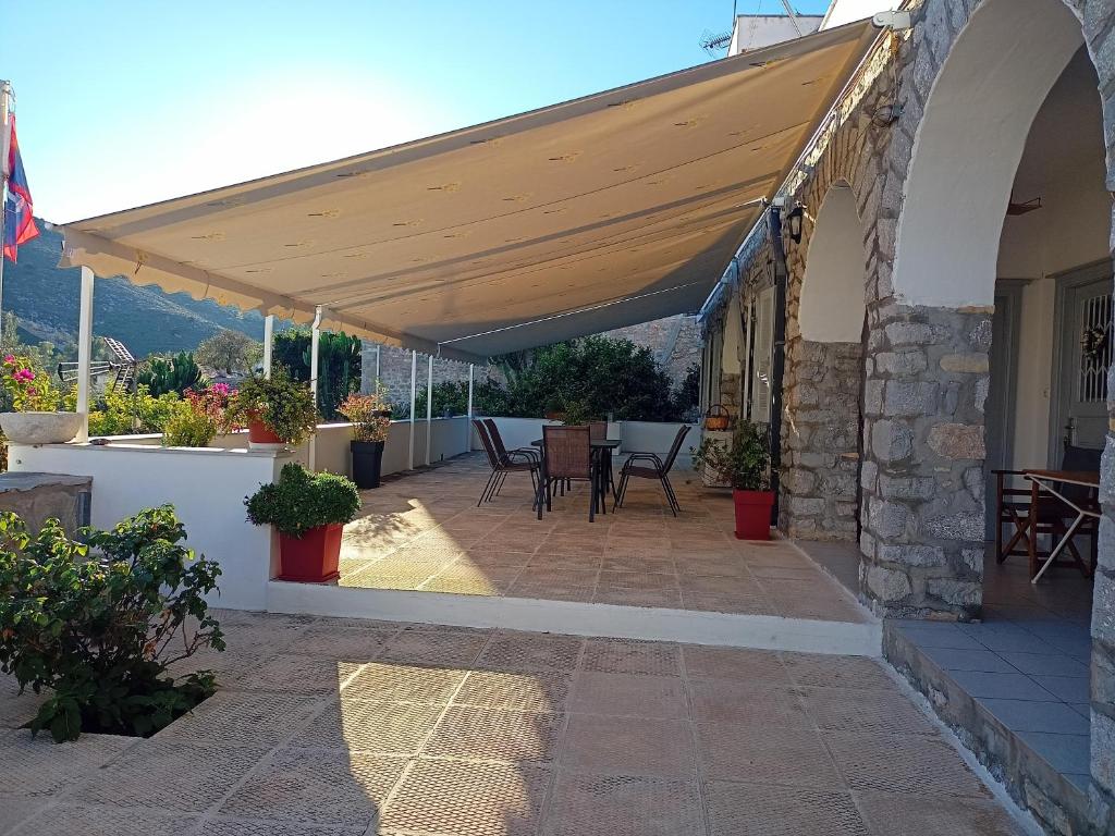 Patio nebo venkovní prostory v ubytování Smaragdas Paradise