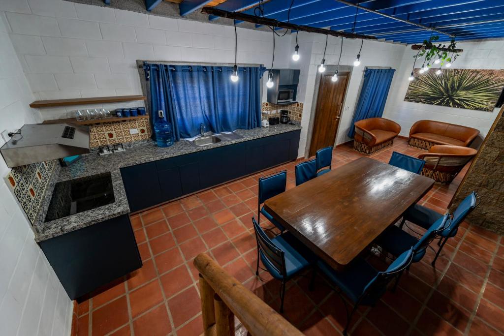 a kitchen and dining room with a wooden table at TAMBO IV in San Antonio de las Alzanas