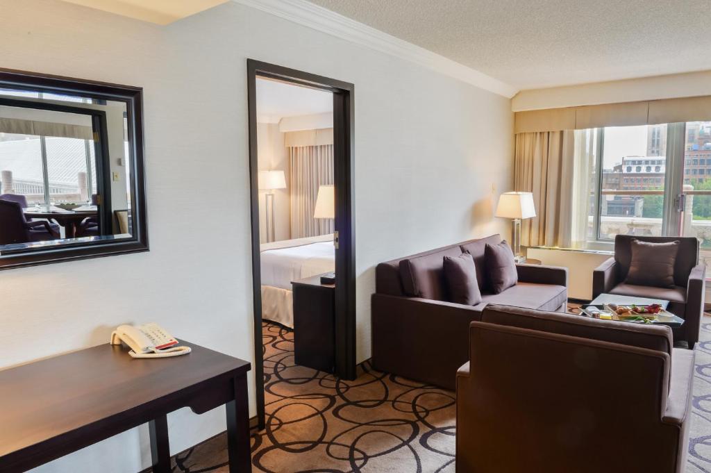 
Deluxe One-Bedroom King Suite - Non-Smoking
