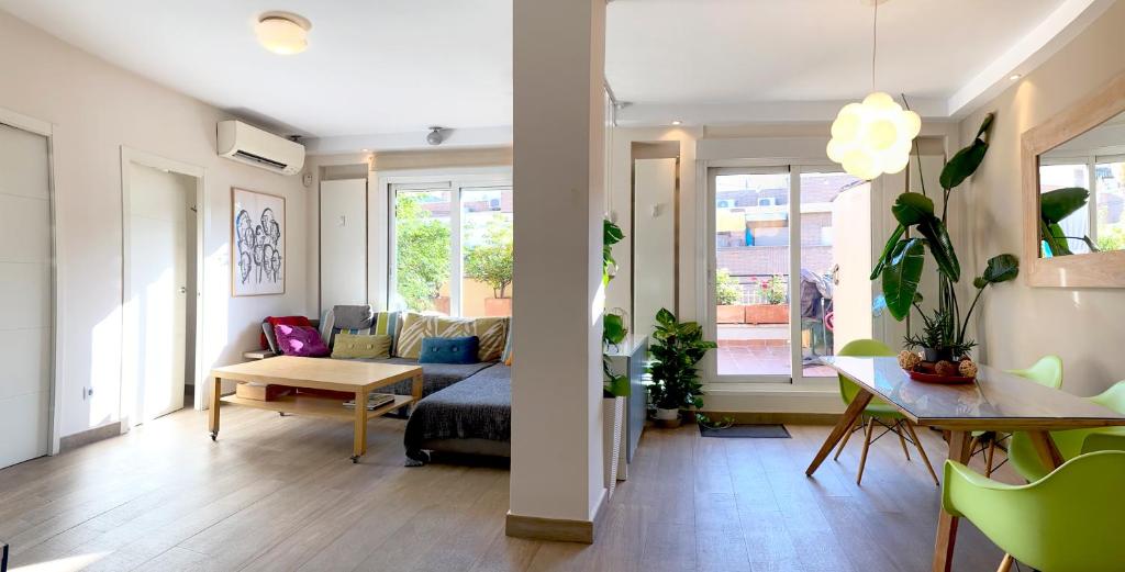 Posezení v ubytování Cómoda Habitación Doble cerca de los lugares emblemáticos de Madrid