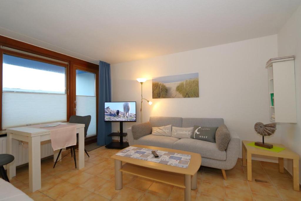 a living room with a couch and a tv at Haus Sylter Welle 4-32 in Westerland (Sylt)