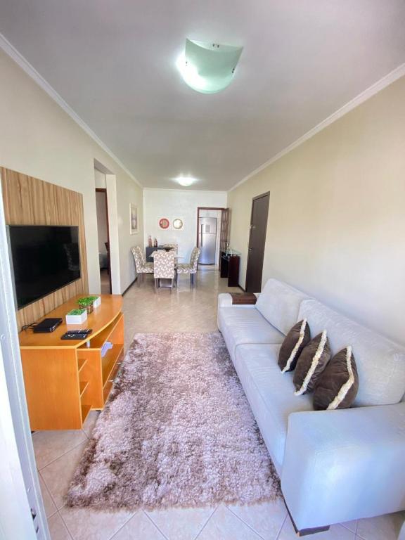 Μια τηλεόραση ή/και κέντρο ψυχαγωγίας στο Apartamento próximo praia Balneário Camboriú