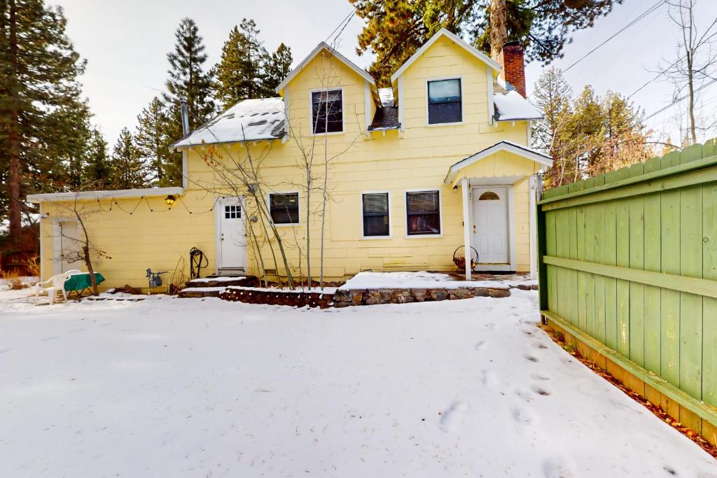 Steelhead Lodge, Kings Beach (updated prices 2024)