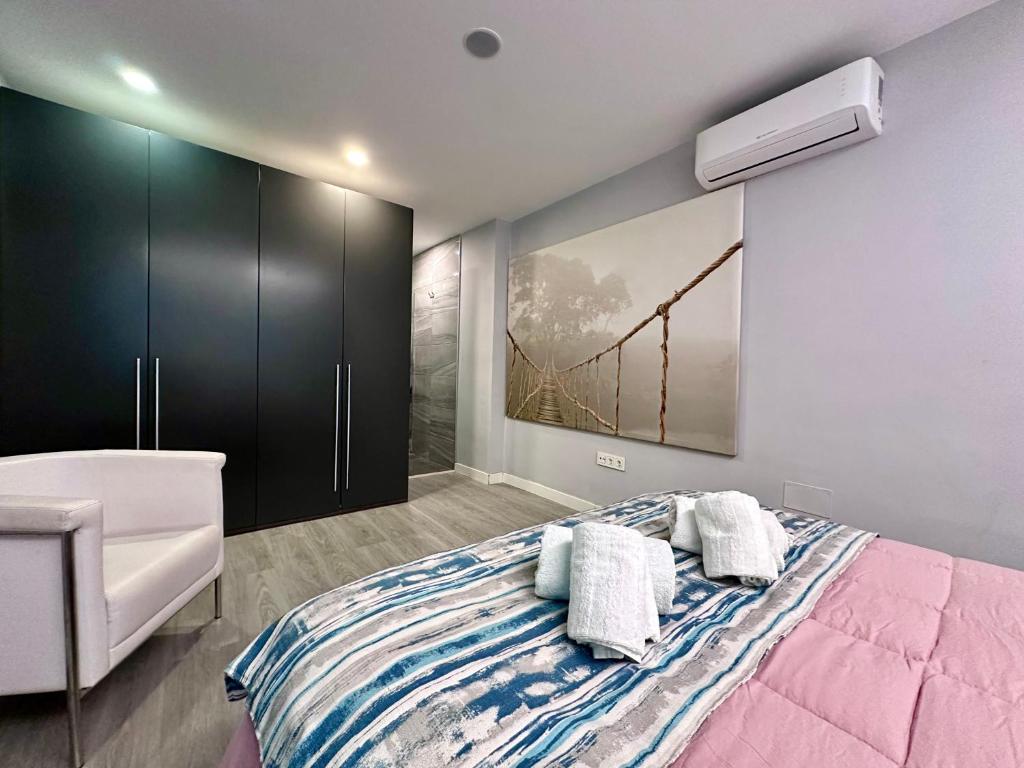 Кровать или кровати в номере Apartamento con vistas, Urb. Mijas golf.