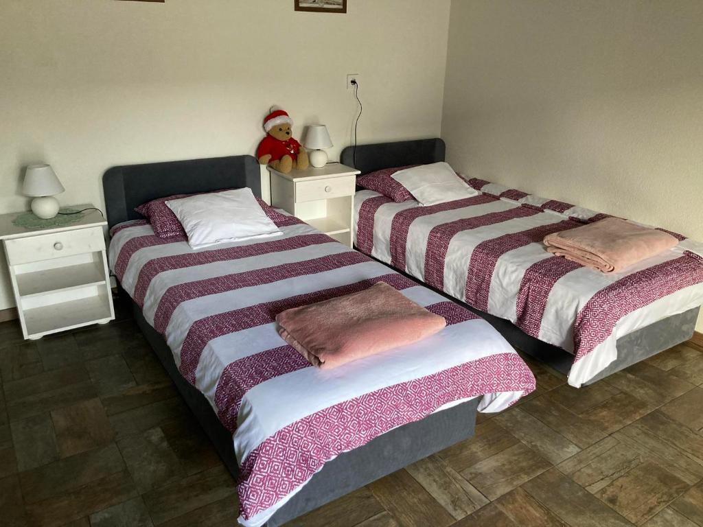 Postel nebo postele na pokoji v ubytování Hauptman apartman