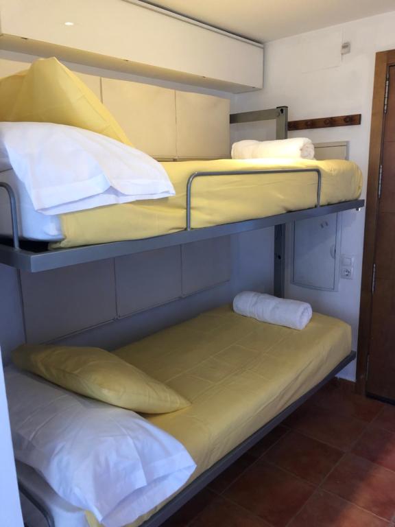 Postel nebo postele na pokoji v ubytování zona media apartamento confort monte oiz