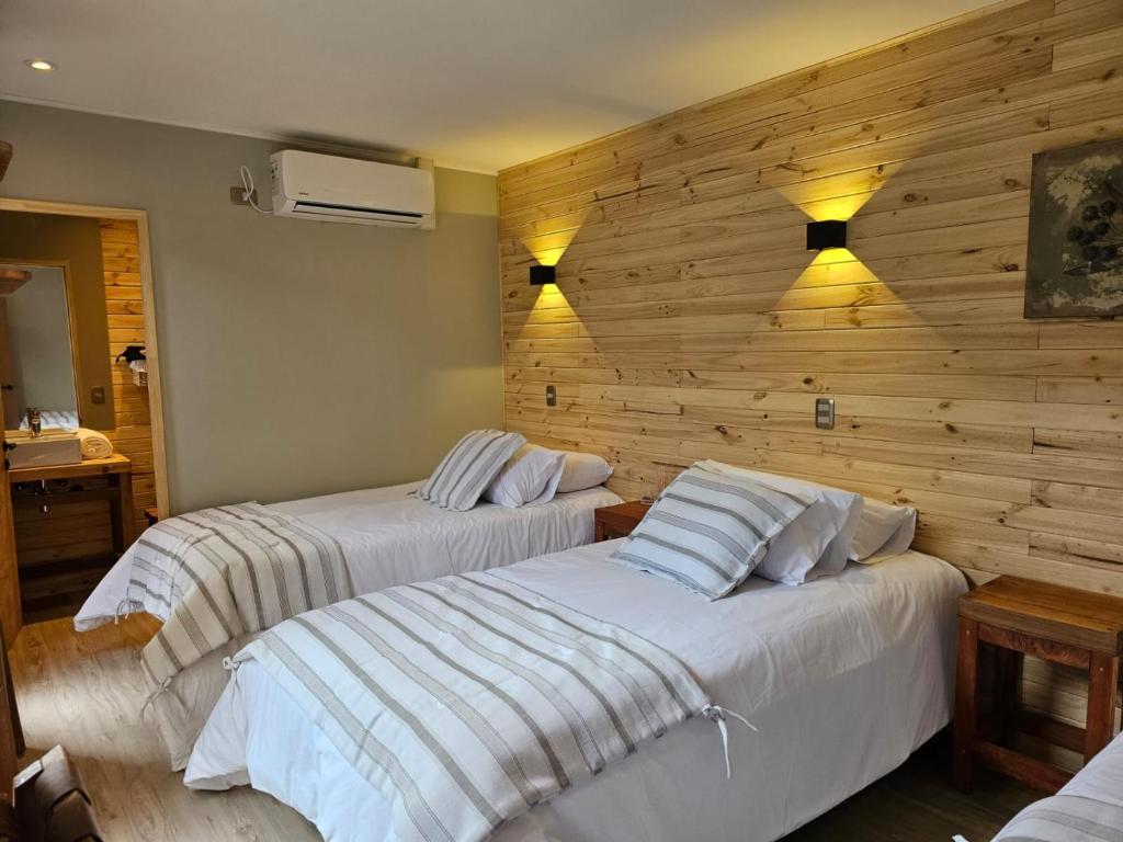 Ένα ή περισσότερα κρεβάτια σε δωμάτιο στο Hotel Bacaris