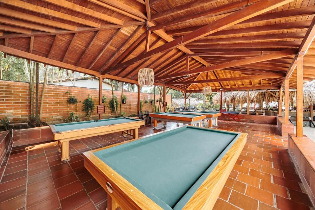 Biliár nebo kulečník v ubytování Hotel Quimbaya