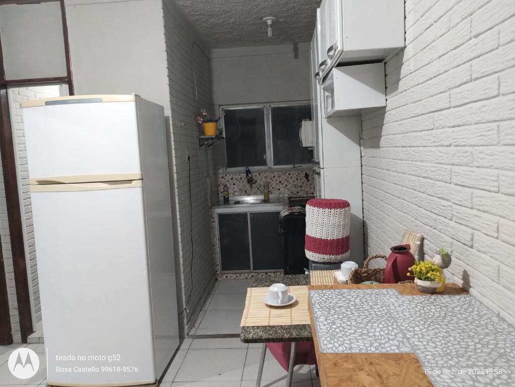 A kitchen or kitchenette at Residencial Natalia Lins