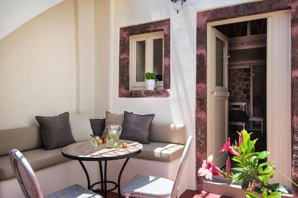 Ein Sitzbereich in der Unterkunft Luxury Villas Hariton