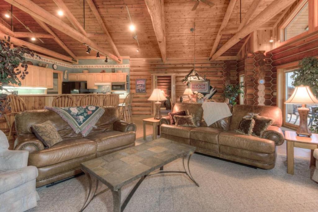 Last Minute Special Cozy Log Cabin, Views, Hottub, Gallatin Gateway