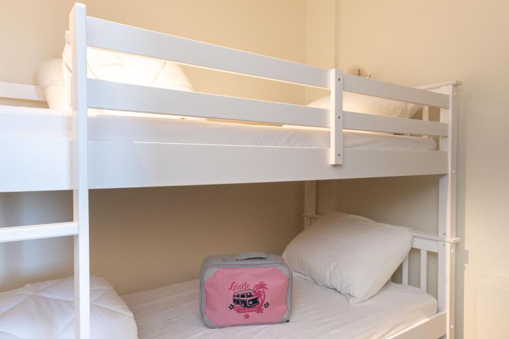 Postel nebo postele na pokoji v ubytování Let’s Go