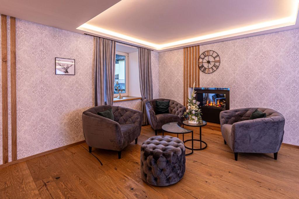 TV a/nebo společenská místnost v ubytování Hotel AlpinaRos