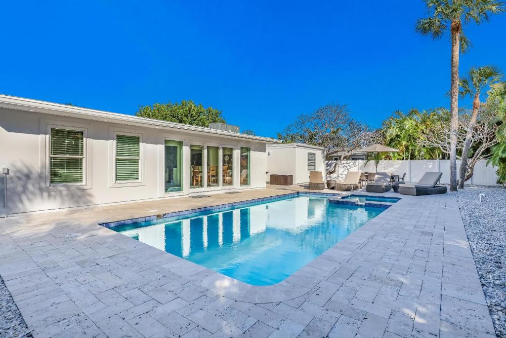 Hồ bơi trong/gần Shamrock Palms