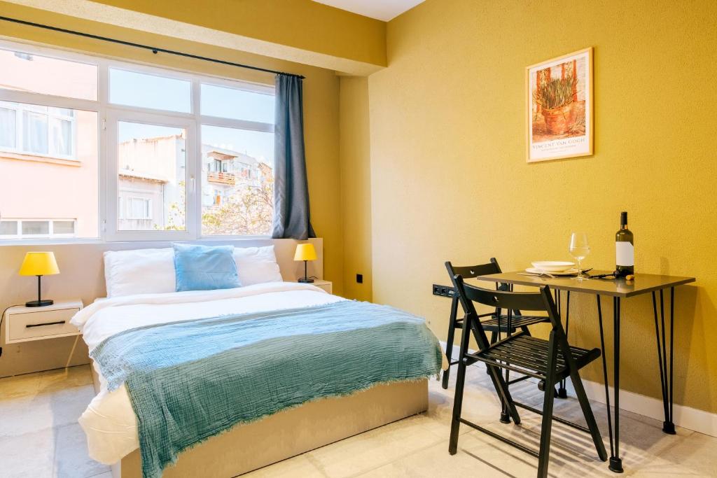 a bedroom with a bed and a desk and a window at Studio Flat 6 min to Yedikule Fortress in Fatih in Istanbul