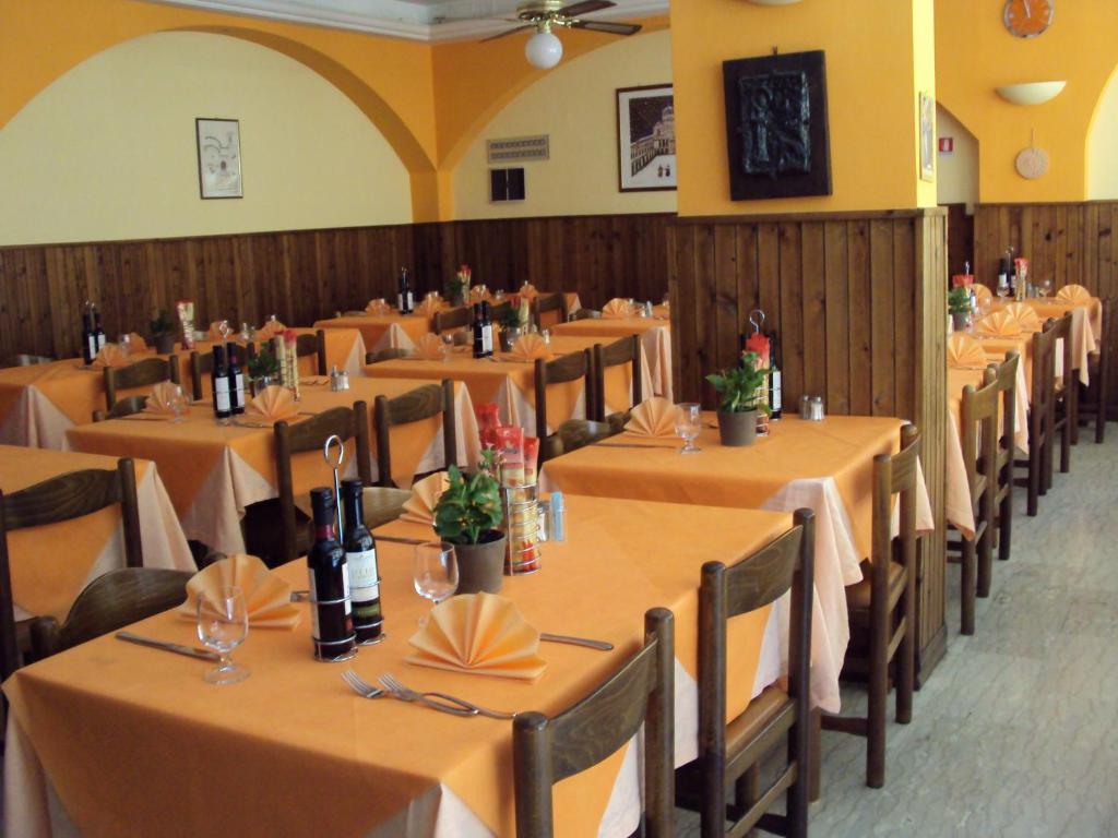 Restaurace v ubytování Hotel Fontanella