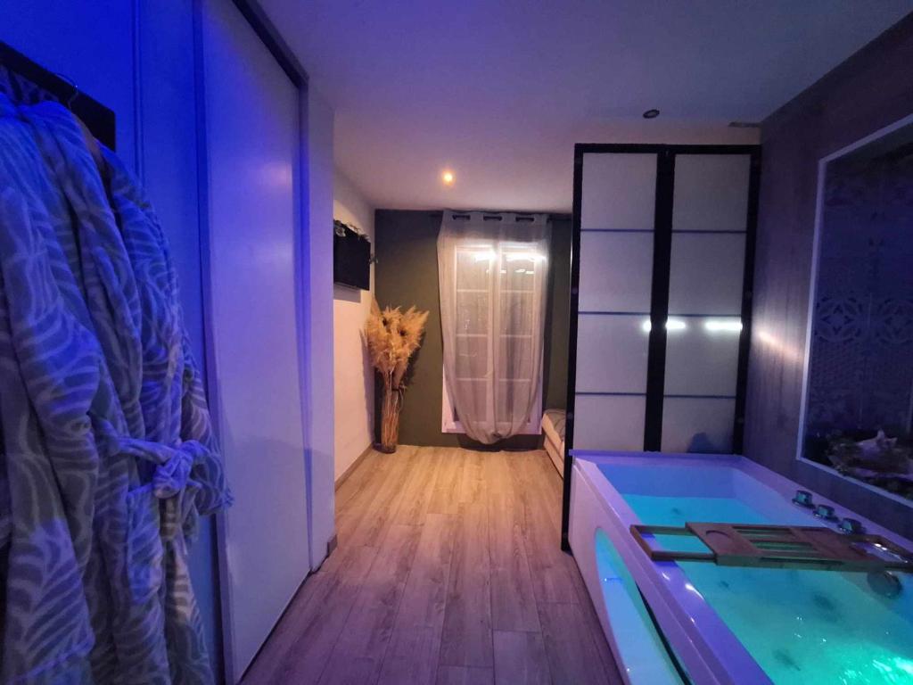 Photo de la galerie de l'établissement Domaine des pins, à Saint-Mitre-les-Remparts