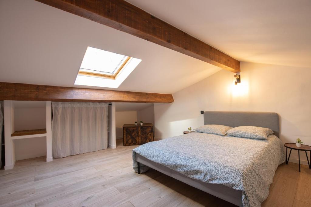 Postel nebo postele na pokoji v ubytování Le Duplex - Hypercentre - Wifi