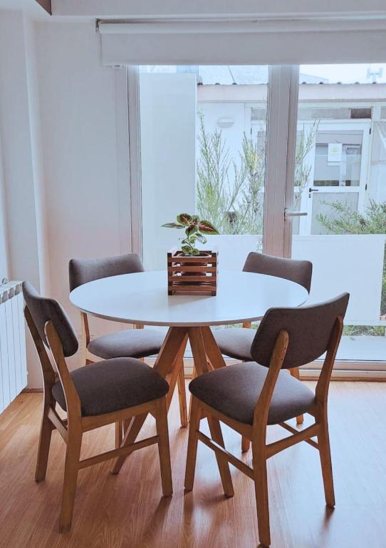 a dining room table with four chairs around it at Apartamento Céntrico Yaganes in Ushuaia