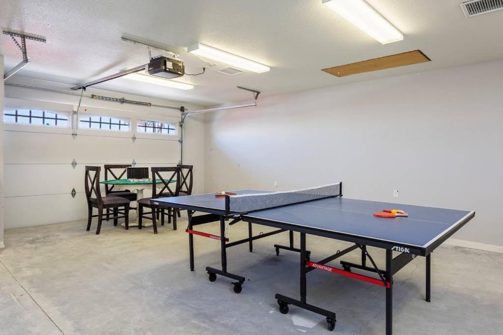 유카 밸리에 위치한 The Palm Joshua Tree Spacious 5 BR with Pool Views에서 갤러리에 업로드한 사진