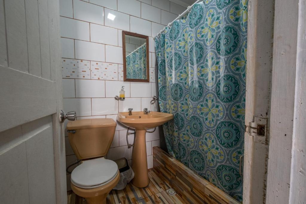 A bathroom at LÖF Hostal