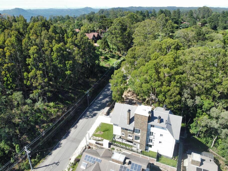 an aerial view of a house in the woods at Pervoi Casa Ipê in Gramado