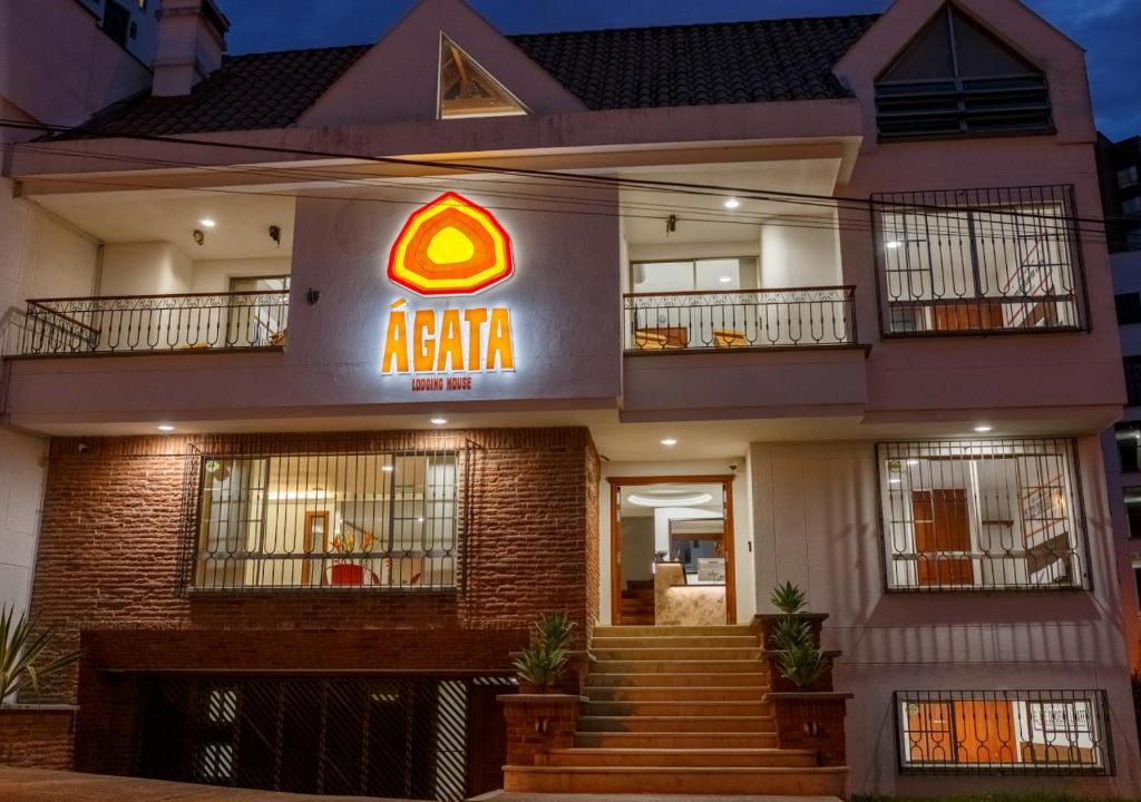 a apartment building with a pizza sign on it at Hotel Agatalh Pinares Alto Pereira in Pereira