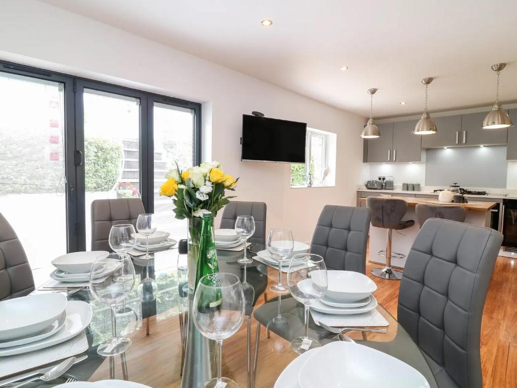 a dining room with a glass table and chairs at Beautiful Whole Home in Torbay, Walking Distance to Beach, Centre and Harbour in Torquay