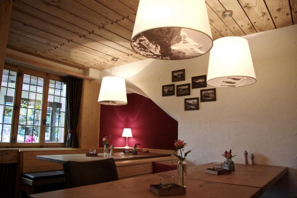 Posezení v ubytování Hotel Walliserkanne