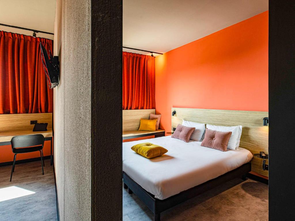Postel nebo postele na pokoji v ubytování Ibis Styles Roma Aurelia