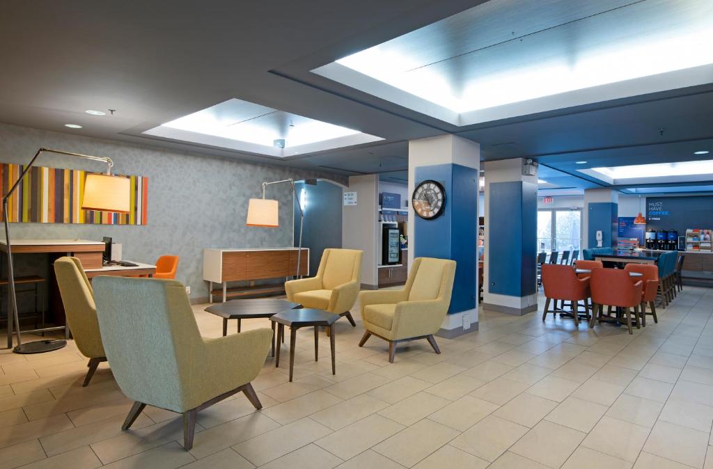 Posezení v ubytování Holiday Inn Express Kamloops by IHG