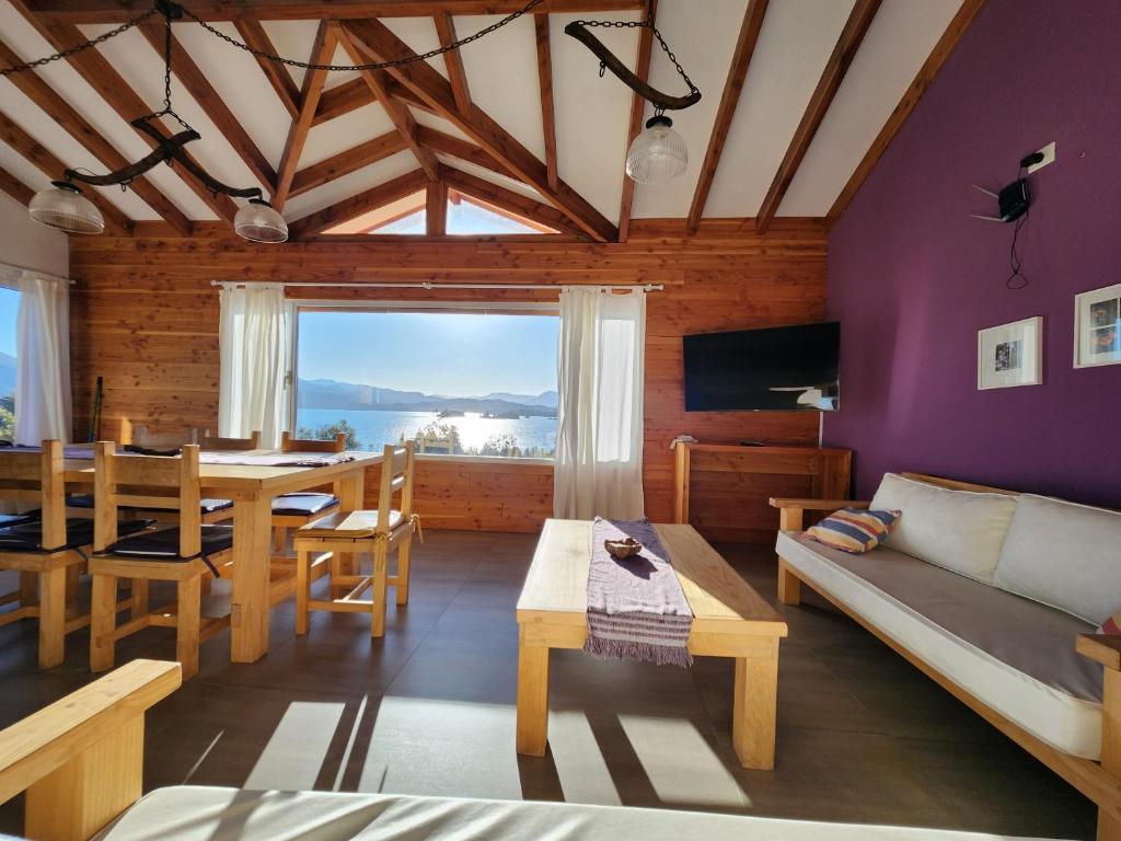 a living room with a table and a dining room at Punta Negra in Villa Pehuenia