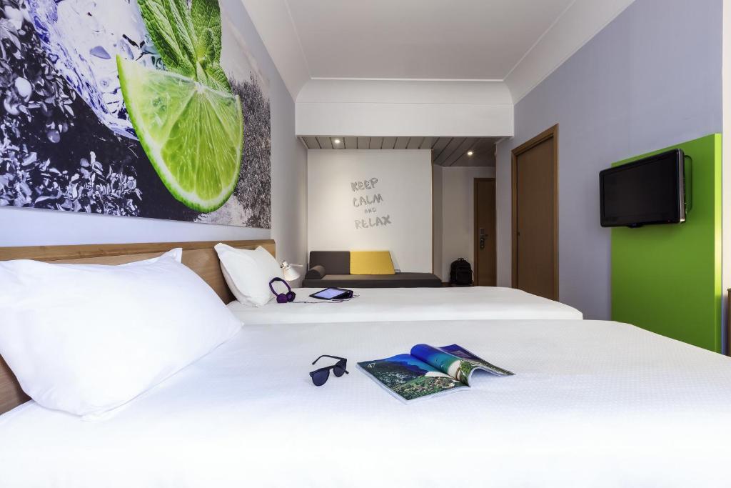 Postel nebo postele na pokoji v ubytování Ibis Styles Napoli Garibaldi