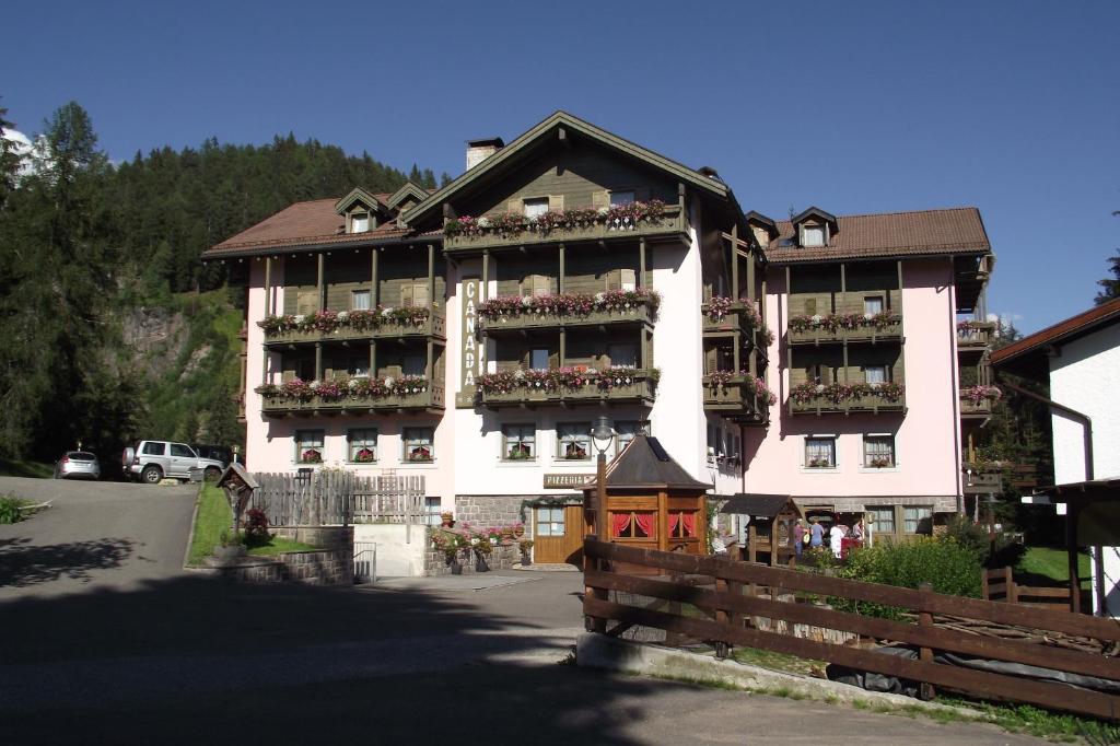 Budova, kde se hotel nachází