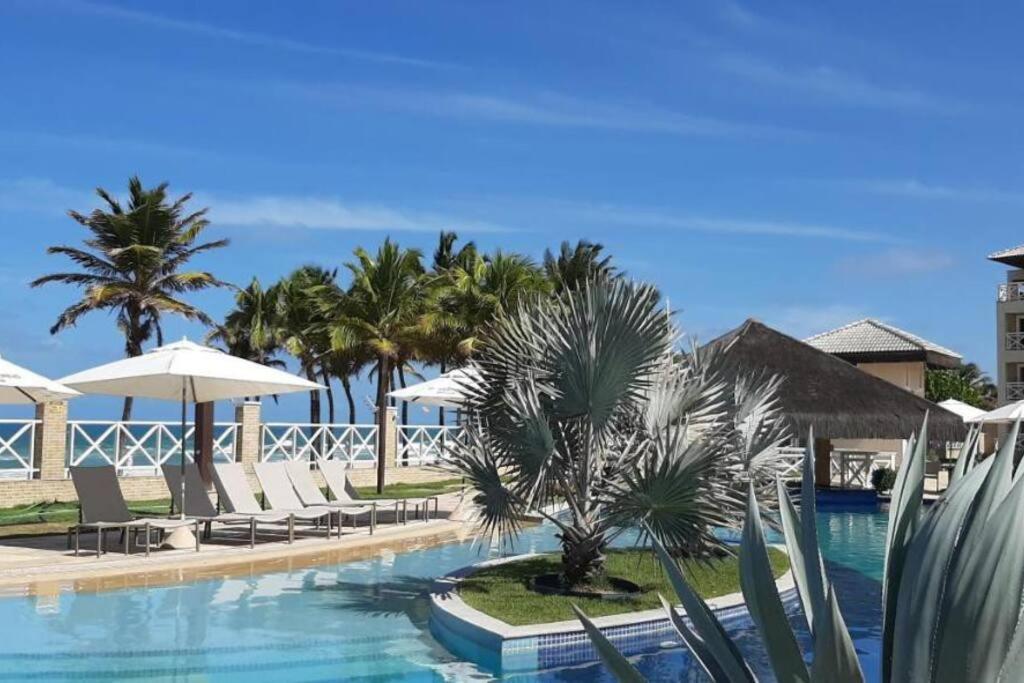 Bazén v ubytování Porto das Dunas Aquiraz Luxury Duplex nebo v jeho okolí