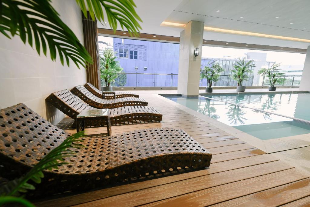 Bazén v ubytování Ardenhills Suites nebo v jeho okolí