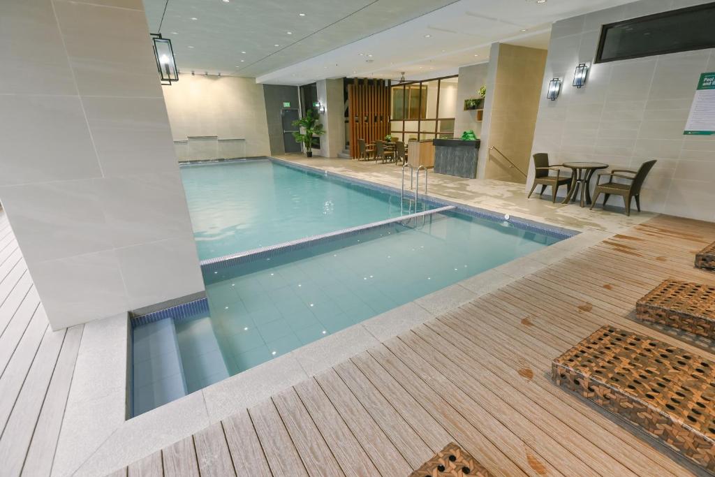 Bazén v ubytování Ardenhills Suites nebo v jeho okolí